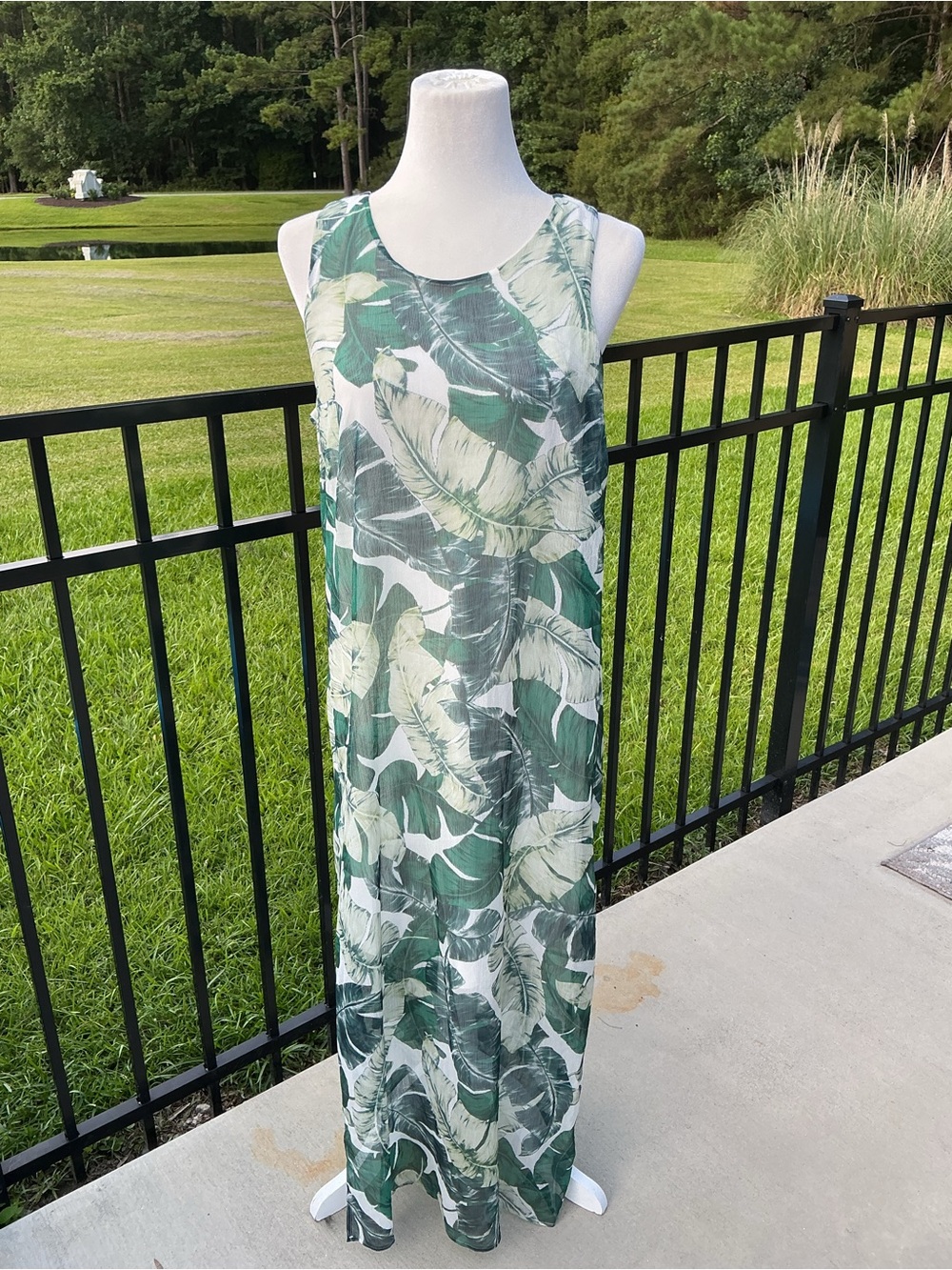 Vince Camuto Green &  Ivory Tropical Leaf Lined Sleeveless Maxi Dress Side Slits